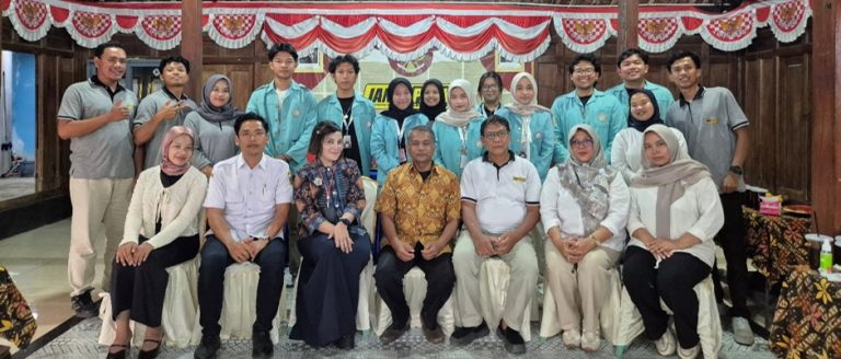 MEMBANGKITKAN DESA WISATA JANTI DI ERA DIGITAL, KKN UNS 137 MEMBUAT GUIDE BOOK SEBAGAI MEDIA INFORMASI, PENDATAAN, DAN PROMOSI POTENSI LOKAL